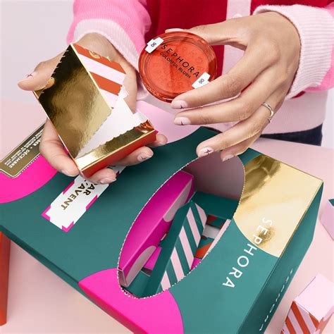 Calendrier de l'Avent - 24 surprises maquillage, soin, bain et