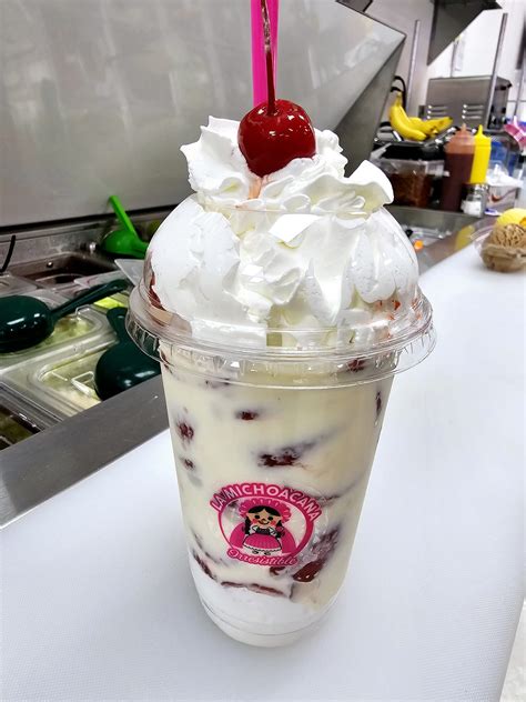 fresas  crema en vaso la michoacana irresistible visalia ca
