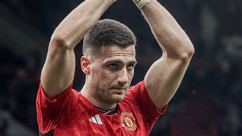 Diogo Dalot Chegou Aos Jogos Pelo Manchester United Uma Honra