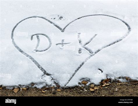 Amor Corazon Con Iniciales De Enamorados Fotografías E Imágenes De Alta