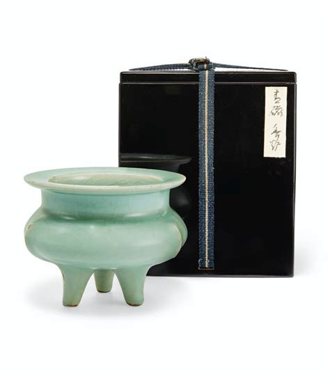 A Longquan Celadon Tripod Censer Southern Song Dynasty