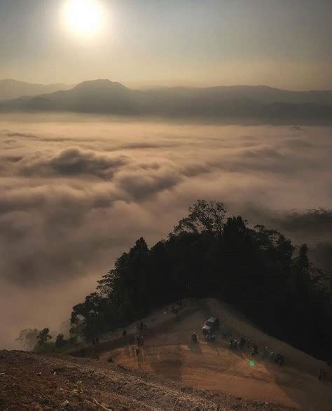 Gunung Luhur Negeri Atas Awannya Banten Yang Viral Gunung