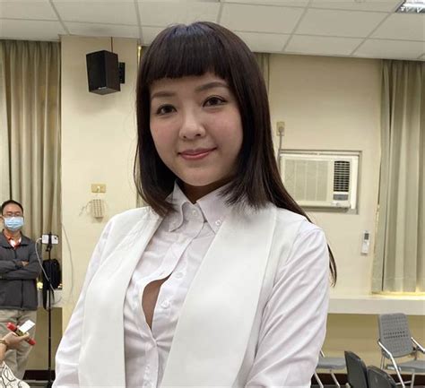 嘉義爆乳話題女王 「顏色不分藍綠支持性專區顏色田慎節」當選