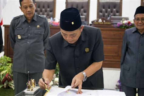 Dprd Dan Pemkot Malang Sepakat Ranperda Apbd 2024 Jadi Perda Apbd 2024