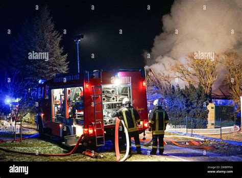 Markersdorf Feuerwehr rückt zu Dachstuhlbrand aus 09 01 2024 gegen 01