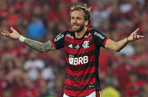 Flamengo Renova O Contrato Do Zagueiro L O Pereira At