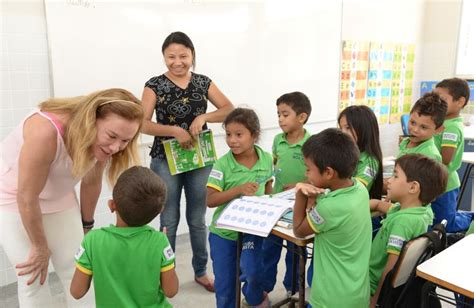 Teresa Surita visita as obras de reforma e ampliação da Escola