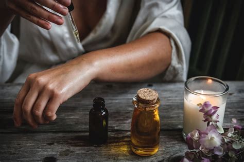 17 Essential Oils For Hormone Balance [in 2021] Happy Healthy Hippie