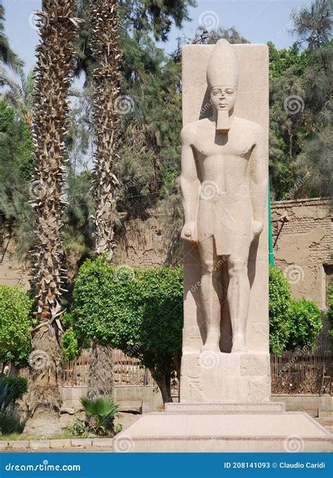 Statue Des Alten Gyptischen Pharaonen Kairo Gypten Stockbild Bild