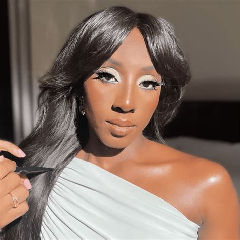 More edgy v haircut variations will be seen on runways in 2025 1