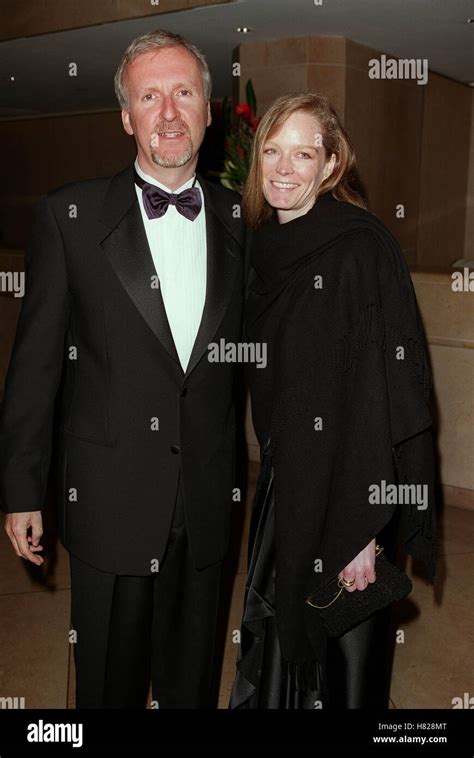 James Cameron And Suzy Amis Los Angeles Usa 23 März 2000 Stockfotografie