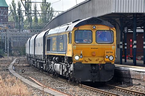 66744 Crossrail At Stockport Gbrfs 66744 Passes Stockpo Flickr