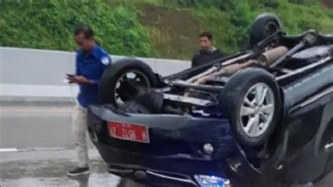 Kronologi Kecelakaan Mobil Dinas Pemprov Jateng Terguling Di Tol Batang