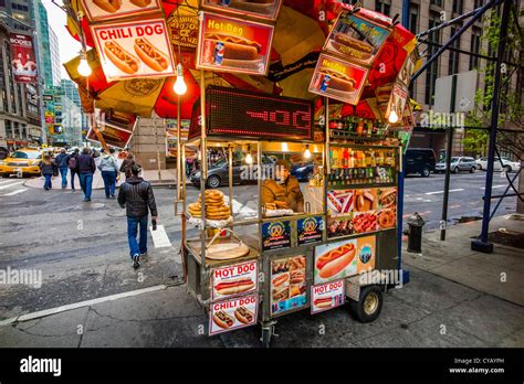 New York Hot Dog Vendor Stock Photo Alamy