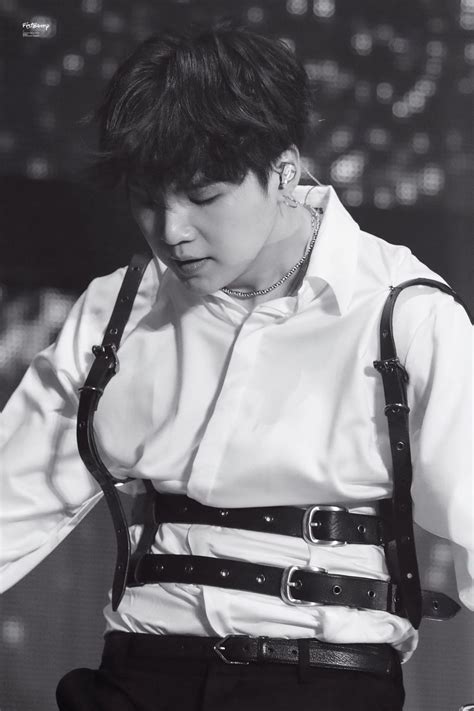 Pin De Cestlavee Em Suga Bts Bts Yoongi Foto Suga Min Yoongi