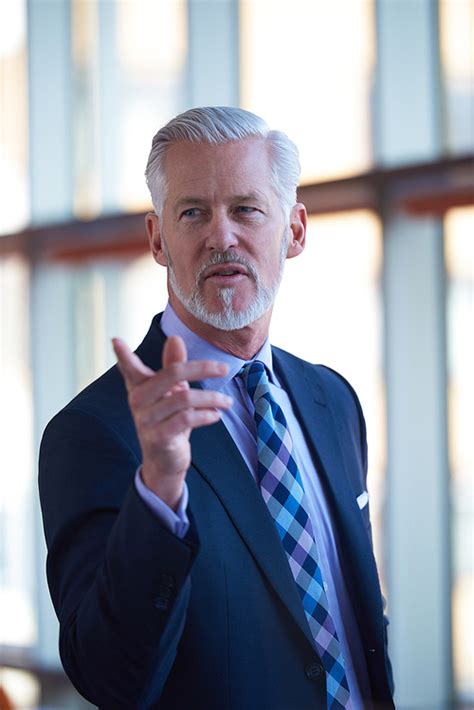 유토이미지 Portrait Of Senior Business Man With Grey Beard And Hair Alone