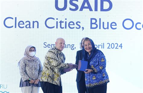 Mbak Ita Program Usaid Ccbo Pengelolaan Sampah Berkelanjutan