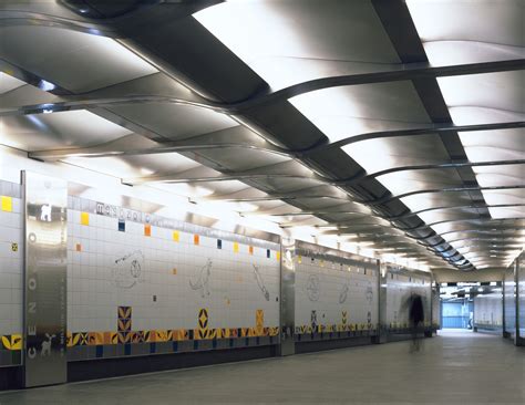 Commuter Guide and Train Services at Millennium Station 7