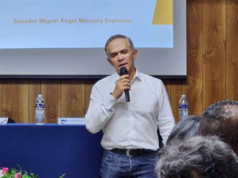 El senador Miguel Ángel Mancera presentó en Universidad IVES la