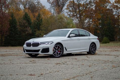 2021 BMW 540i xDrive review: Riding the line between sharp and soft - CNET