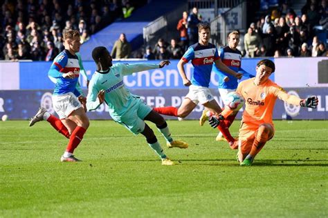 Umstrittener Elfmeter Kiel Holt Punkt Gegen Paderborn