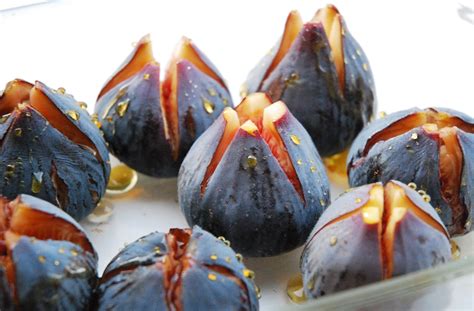 Figues R Ties Au Miel Accompagn Es De Glace Au Yaourt Et Au Miel