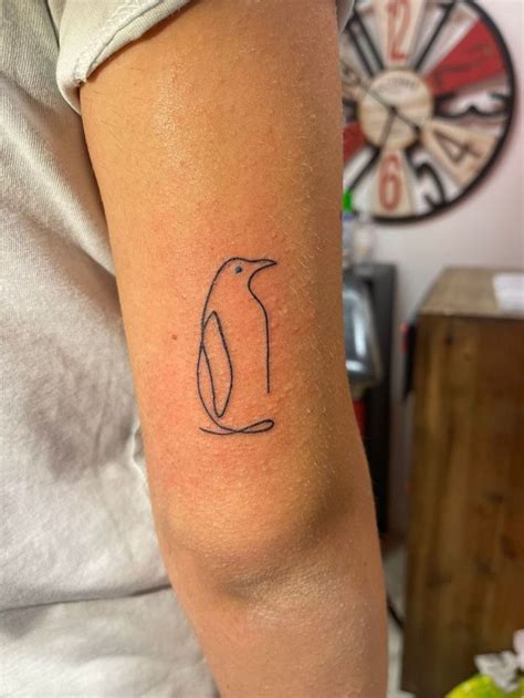 Pinguino Stilizzato Tatuaggio