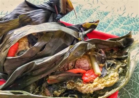 Pepes Ayam Indonesian Steamed Chicken In Banana Leaf Recipe By Iskan