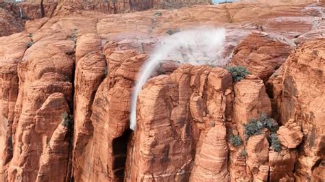 Tats Unis Les Images Impressionnantes Dune Cascade Invers E France