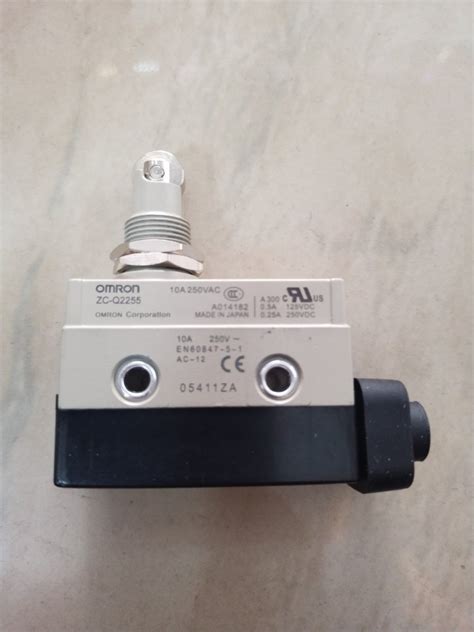 Omron Limit Switch Zc Q For Machine Tools Vac At Rs In