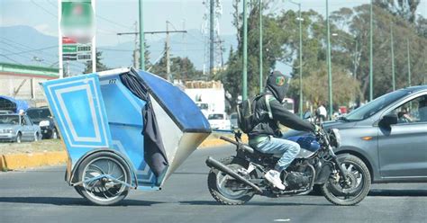 Mototaxistas dan golpiza a joven automovilista en la México Texcoco