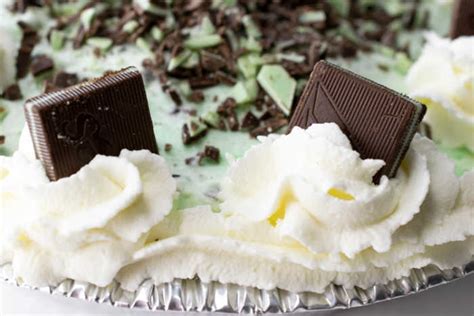 Chocolate Mint Pie Recipe [with Video] - Mommy Evolution