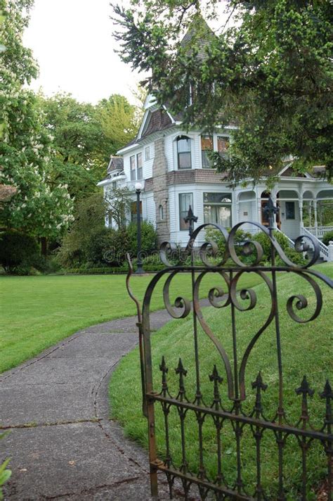 Open Gate at Deep Wood Estate in Salem, Oregon Stock Image - Image of grass, historic: 106292547