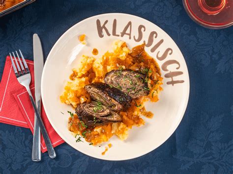 Rinderrouladen Mit Kartoffelp Ree Und Kurz Gebratenem Rotkohl