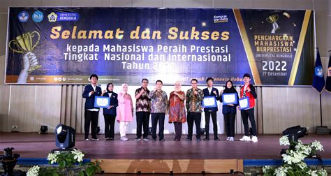 Ratusan Mahasiswa Berprestasi Mendapat Reward | UNIVERSITAS BENGKULU