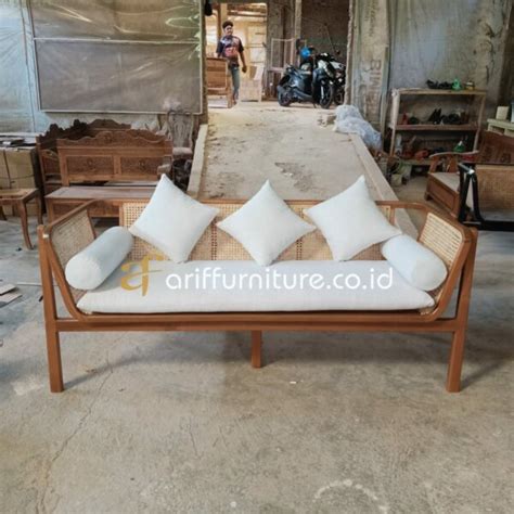 Kursi Santai Bantalan Sofa Kayu Jati Rotan Sintetis Toko Furniture