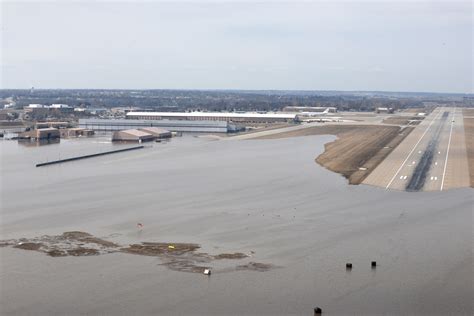 Offutt AFB battling flood waters > Air Force > Article Display