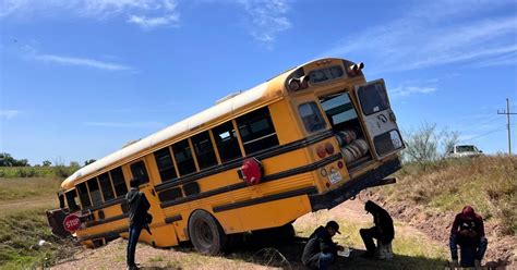 Iban A Cortar Tomatillo Camión De Transporte Y Jornaleros Accidentados