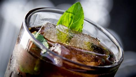 How To Make The Perfect Rum And Coke Cocktail Society