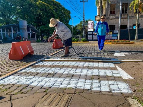 Nova Prata realiza pintura das faixas de segurança nas principais ruas