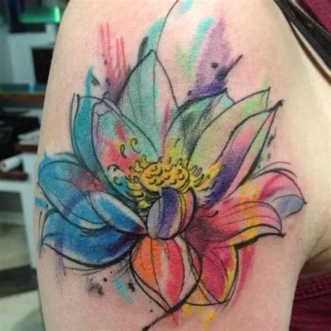 Descubre El Significado De Los Tatuajes De Flor De Loto En La Espalda