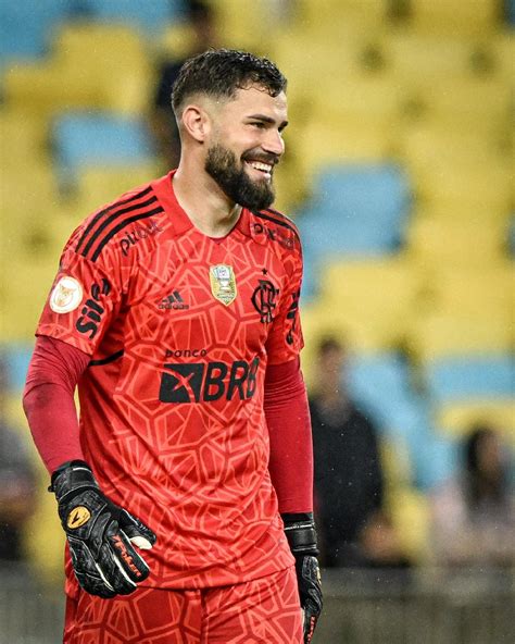 Quem Foi O Goleiro Do Flamengo No Jogo De Ontem