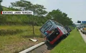 Bus Rosalia Indah Terjungkal Di Tol Batang Tujuh Orang Meninggal