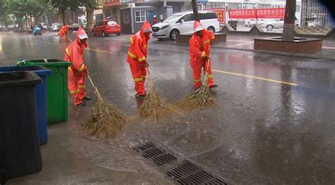 我县环卫工人坚守一线岗位 保障市容环境卫生和居民出行安全澎湃号·媒体澎湃新闻 The Paper