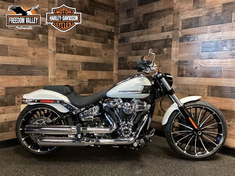 2024 WHITE ONYX PEARL Brandywine Harley Davidson