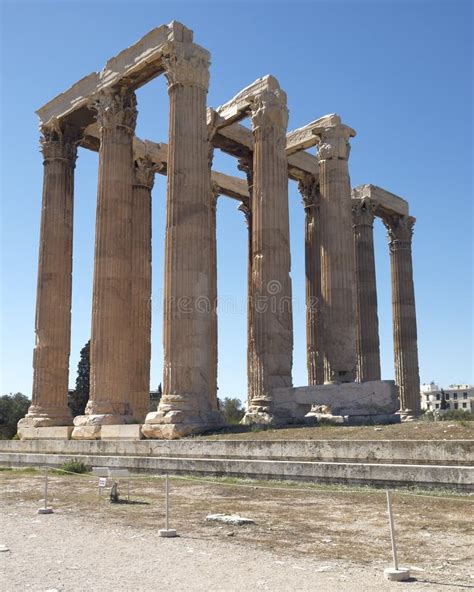 Atenas Gr Cia Templo Antigo De Zeus Do Ol Mpico Foto De Stock Imagem