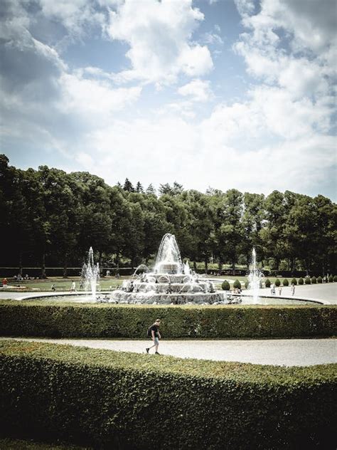 Water Fountain in the Park · Free Stock Photo