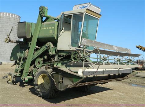 John Deere 55 combine in Beloit, KS | Item B3562 sold | Purple Wave