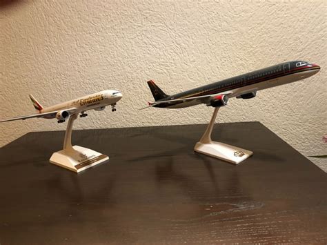 1:200 - Model plane - Two scale models: Emirates official/Boeing 777-300ER - Long Prosper/Airbus ...