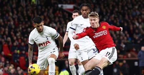 Manchester United Held To A 2 2 Draw By Tottenham Hotspur